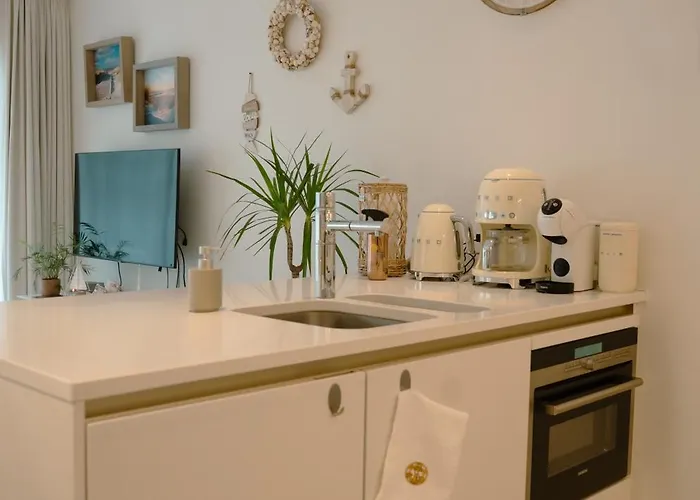 The White Coast アパート